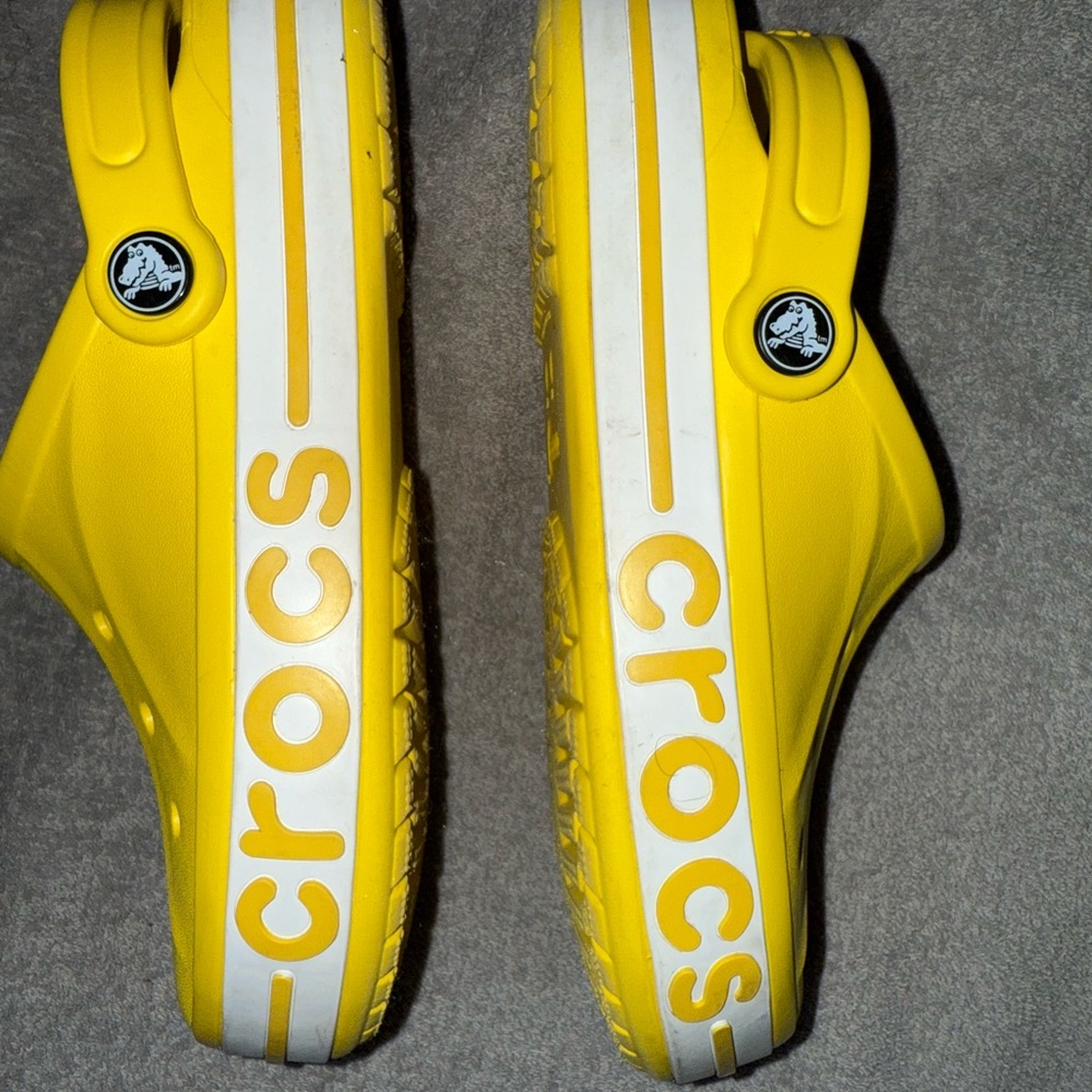Crocs Women’s 8 Men 6 Yellow Clogs White Stripe - Picture 4 of 6